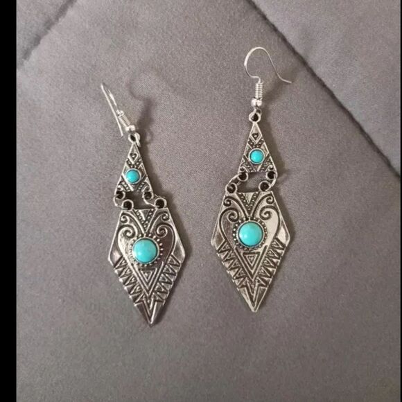 🪷Lightweight SilverTone Turquoise Boho Hook Drop Earrings - Picture 2 of 16